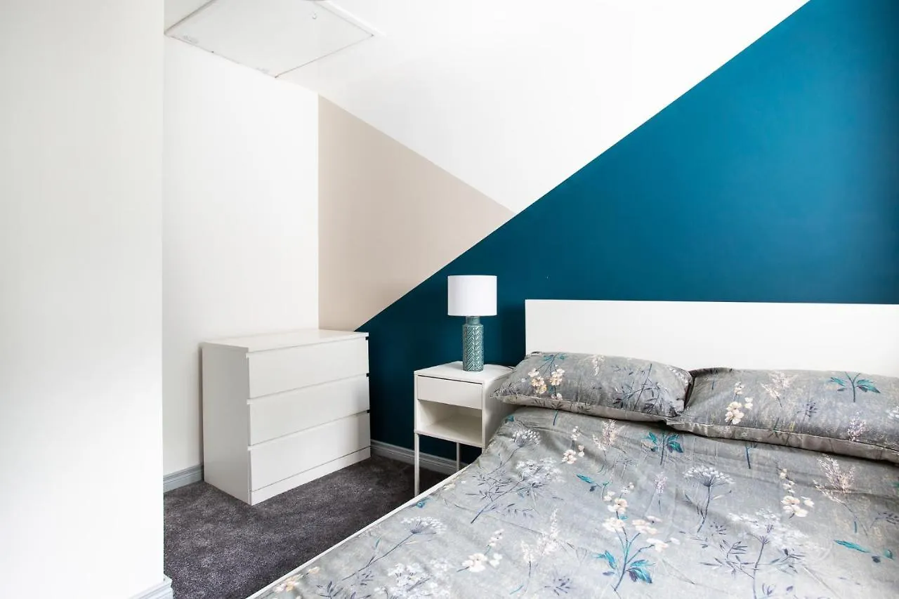 Fully Refurbished North Belfast Home 3 0*,