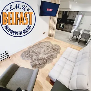  Apartment Lmk, Spacious 1 Bedroom Ground Floor Apartment, Ev Charger, Free Parking Wi-fi, Great Location